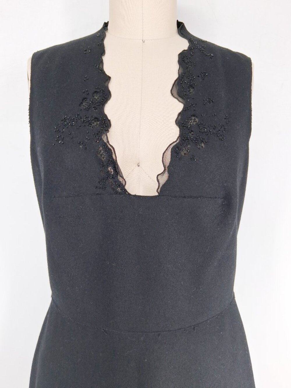 GARY GRAHAM Black Wool Beaded Cutout Dress Silk Inset Deep V Sleeveless SZ 8 - Picture 8 of 14